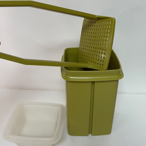 Vintage Tupperware pickle keeper container - Picture 3 of 9